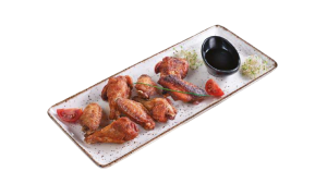 Пилешки крила в соев сос